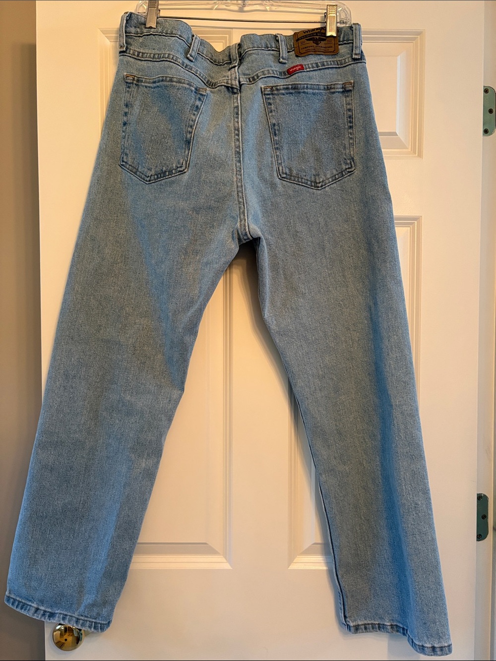 Men’s Wrangler Light Blue Relaxed Fit Men's Jeans  _34 x 29